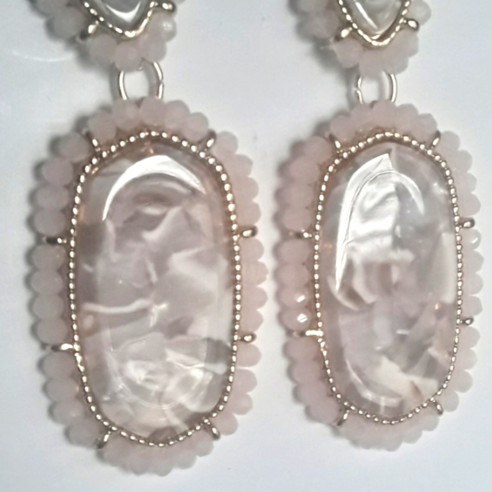 Teardrop earrings with like natural agate